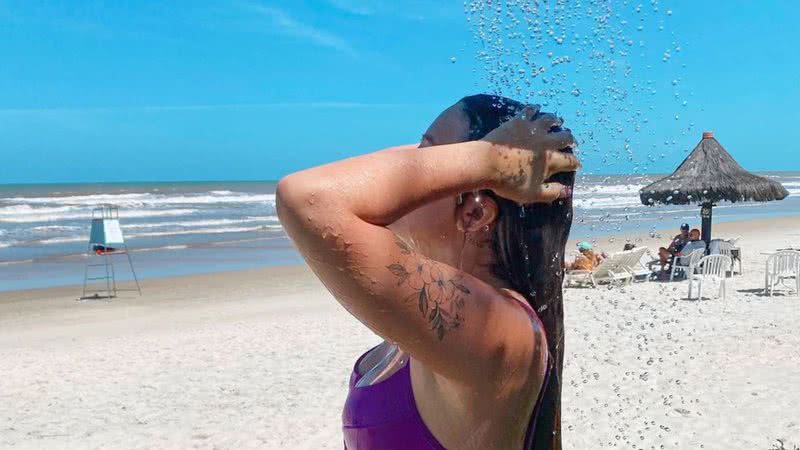 Ex-BBB Viih Tube diverte fãs ao surgir tomando banho de chuveiro - Instagram