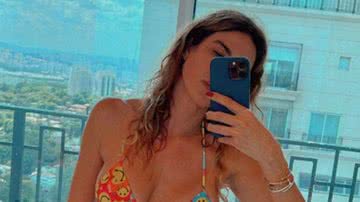 De biquíni, Luciana Gimenez acerta no ângulo e dá close no bumbum: "Pra mostrar" - Reprodução/Instagram