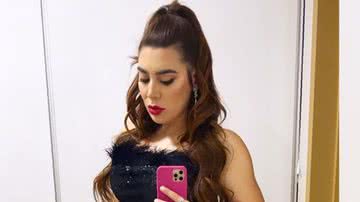 Mostrando a barriga, Naiara Azevedo ostenta bumbum GG em look luxuoso: "Gata" - Reprodução/Instagram