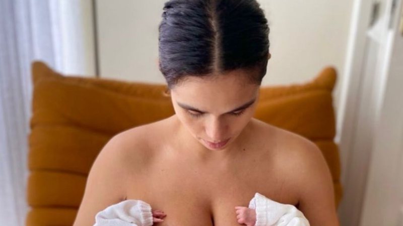 Nanda Costa amamenta as gêmeas de uma vez em momento de sua intimidade: "Princesas" - Reprodução/Instagram