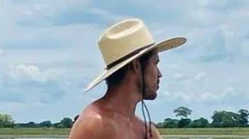 No Pantanal, José Loreto posa sem camisa e exibe abdômen super trincado: "Eita cawboy bom" - Reprodução/Instagram