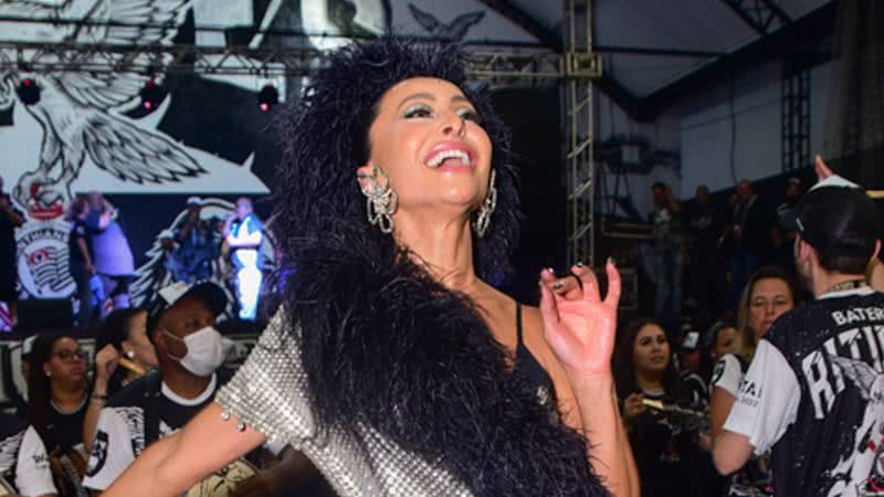 Sabrina Sato aparece com look escandaloso em ensaio de Carnaval - AgNews/Leo Franco
