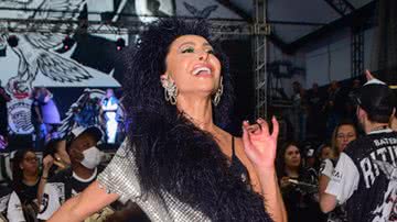 Sabrina Sato aparece com look escandaloso em ensaio de Carnaval - AgNews/Leo Franco