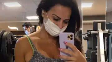 Viviane Araújo aparece malhando e virilha marcada rouba a cena - Reprodução/Instagram
