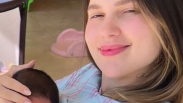 Virgínia Fonseca toma sol com a filha recém-nascida nos braços: "É a sua cara" - Reprodução/ Instagram