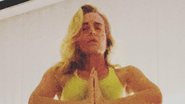 Usando top e microshortinho, Angélica exibe barriga super sarada enquanto faz meditação: "Obra de arte" - Reprodução/Instagram