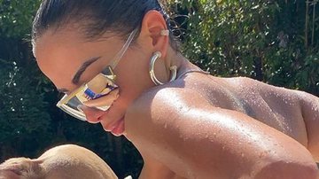 Anitta posa de topless no exterior - Reprodução/Instagram