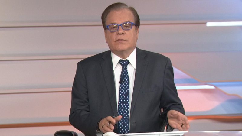 Chico Pinheiro fica em saia justa ao vivo no 'Bom Dia São Paulo' - Reprodução/TV Globo