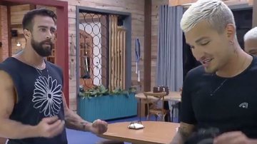 MC GUi e Erasmo se revolta e descem a lenha em peoa - Reprodução / Record TV