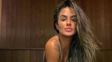 Ex-BBB Carol Peixinho posa com maiô cavadíssimo e deixa tatuagem intima em evidência - Instagram