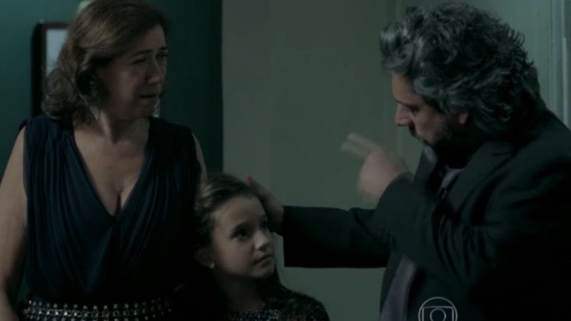 A menina voltará a ajudar o comendador em sua vingança contra o vilão e terá que ser socorrida; confira - Reprodução/ TV Globo