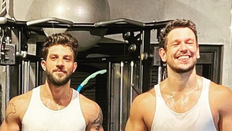 Chay Suede e João Vicente mostram corpão malhado e impressionam fãs - Reprodução / Instagram