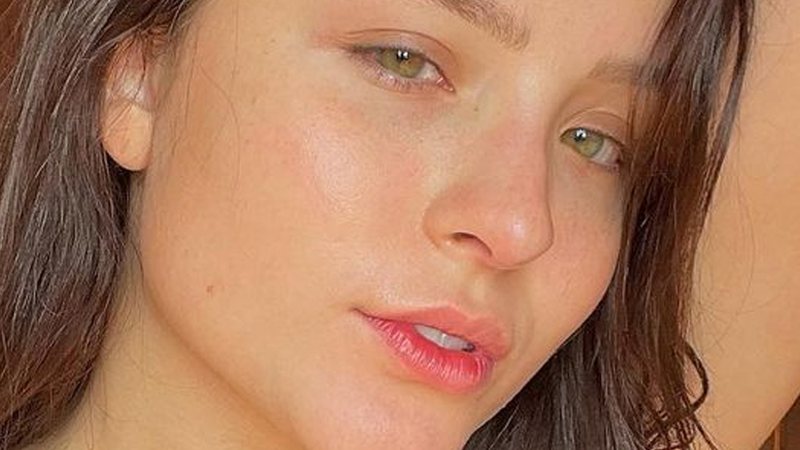 Larissa Manoela posa de cara limpa e cara de sono - Reprodução/Instagram