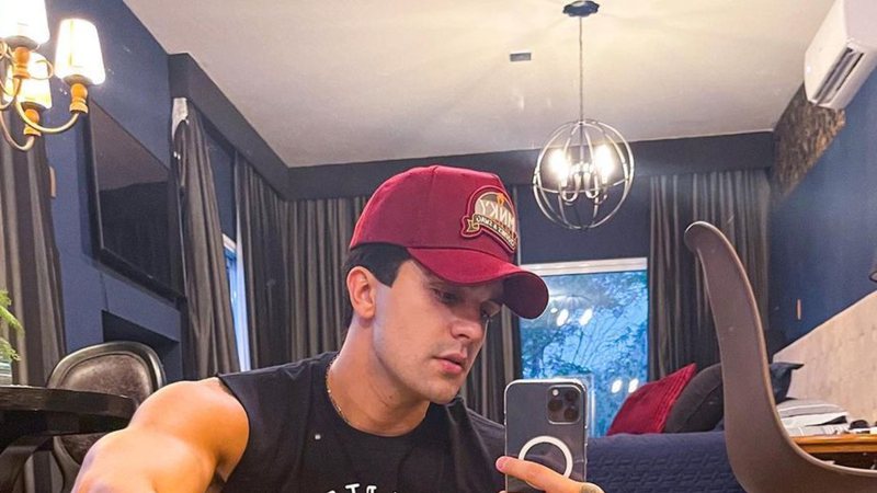 Luan Santana surge fortão em clique na web e parte inusitada do corpo chama atenção - Instagram