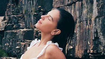 Só de biquíni, Mariana Rios ostenta cinturinha fina durante banho de cachoeira: "Como pode ser tão linda?" - Reprodução/Instagram