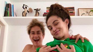 Na reta final da gravidez, Nanda Costa posa ao lado da esposa e barrigão gigante chama atenção - Instagram