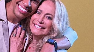 Susana Vieira posa agarradinha com repórter gato da TV Globo e web atiça: "Está sendo cobiçado" - Reprodução/Instagram