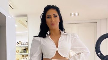 Em sua mansão, Simaria combina top sem sutiã com calça de alfaiataria: "Que mulher" - Reprodução/ Instagram