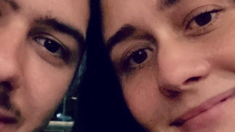 Em registro raro, Alessandra Negrini posa ao lado do filho com Murilo Benício e beleza choca: “Pegava os dois” - Reprodução/Instagram