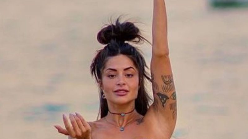 Na praia, Aline Riscado surge de biquíni exibindo corpo magérrimo e deixa seguidores babando: "Uma sereia" - Reprodução/Instagram