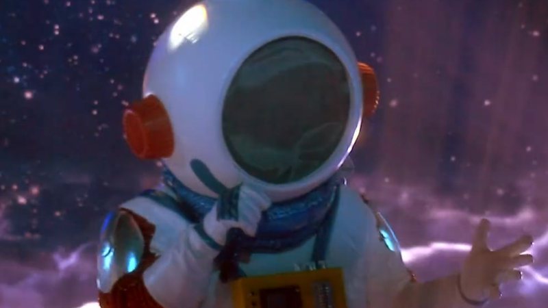 Dica entrega identidade do Astronauta do 'The Masked Singer' - Reprodução/TV Globo