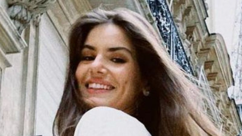 Camila Queiroz abre álbum de fotos de Paris e posa com look super elegante: "Beleza encantadora" - Reprodução/Instagram
