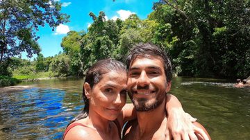 Casal fitness! Deborah Seco e Hugo Moura curtem cachoeira e corpos malhados animam fãs - Instagram