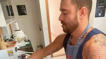 Diogo Nogueira prepara receita - Reprodução/Instagram