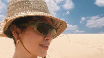 De biquíni retrô, Fernanda Paes Leme exibe shape sequinho enquanto escala duna: "Toda Deusa" - Reprodução/Instagram
