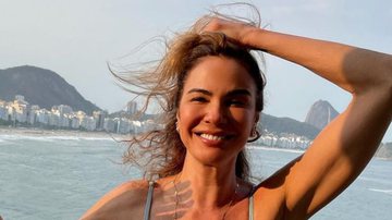 De biquíni, Luciana Gimenez para tudo ao ostentar abdômen saradíssimo aos 51 anos: “Com todo respeito” - Reprodução/Instagram