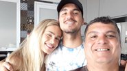 Após 20 anos de relação conturbada, Gabriel Medina faz as pazes e se reaproxima do pai: "Pedimos perdão" - Reprodução/Instagram