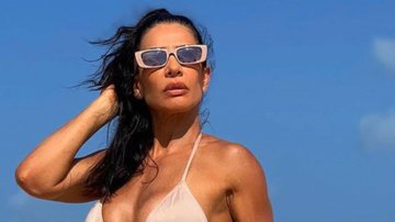 Aos 48 anos, Scheila Carvalho posa de biquíni e deixa fãs perplexos com o corpão: "Um tapa na cara" - Reprodução/Instagram