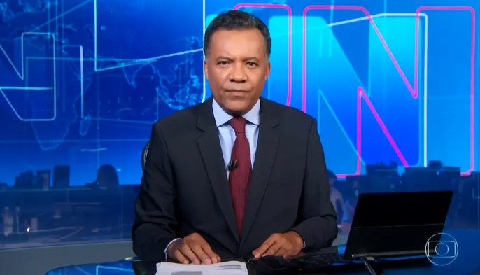Jornalista da Globo se aproxima de Bolsonaro e gera desconforto na emissora; saiba quem 