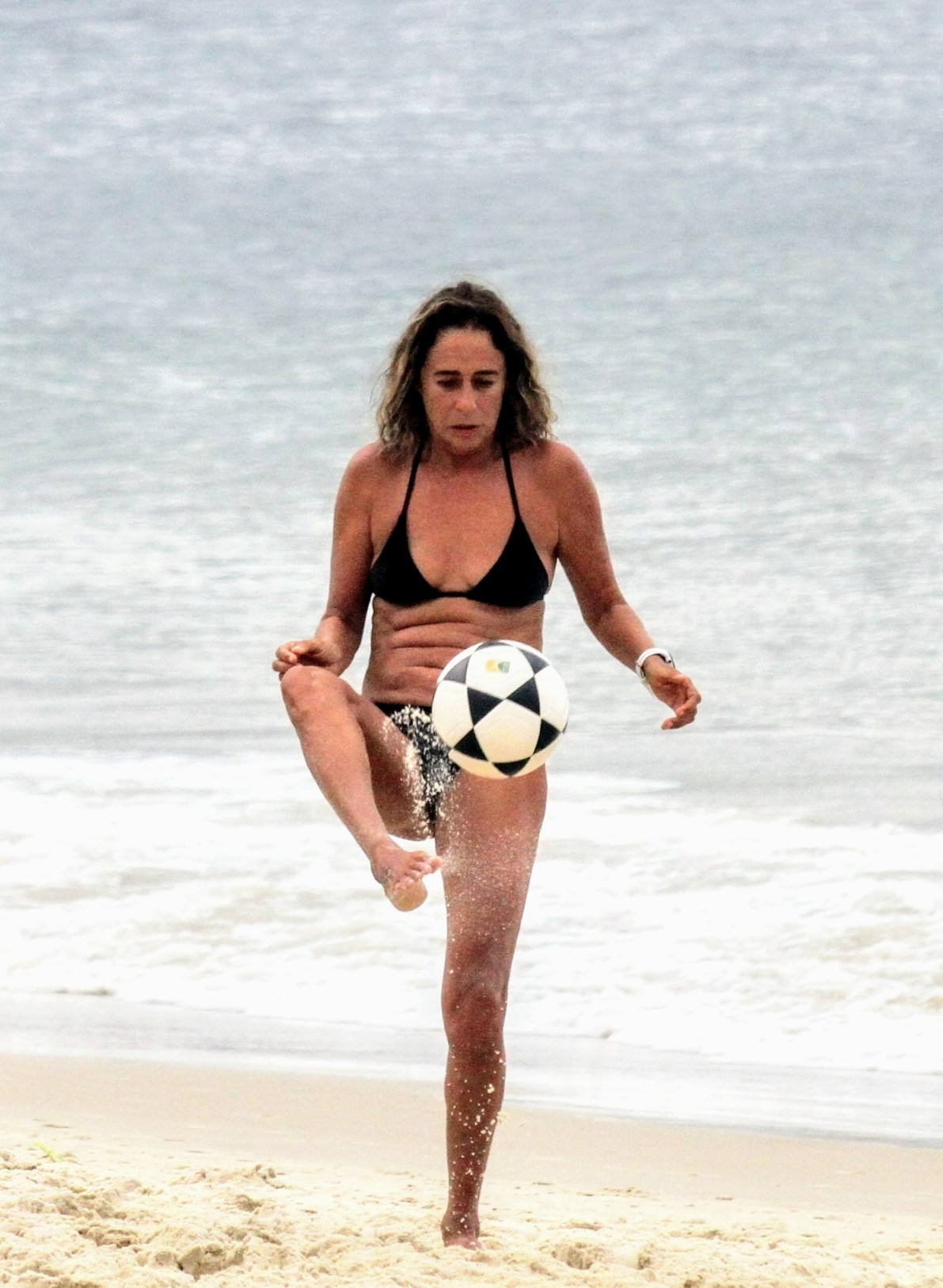 Andréa Beltrão na praia