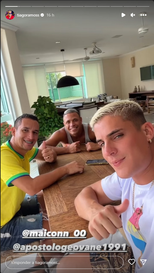 Tiago Ramos com amigos