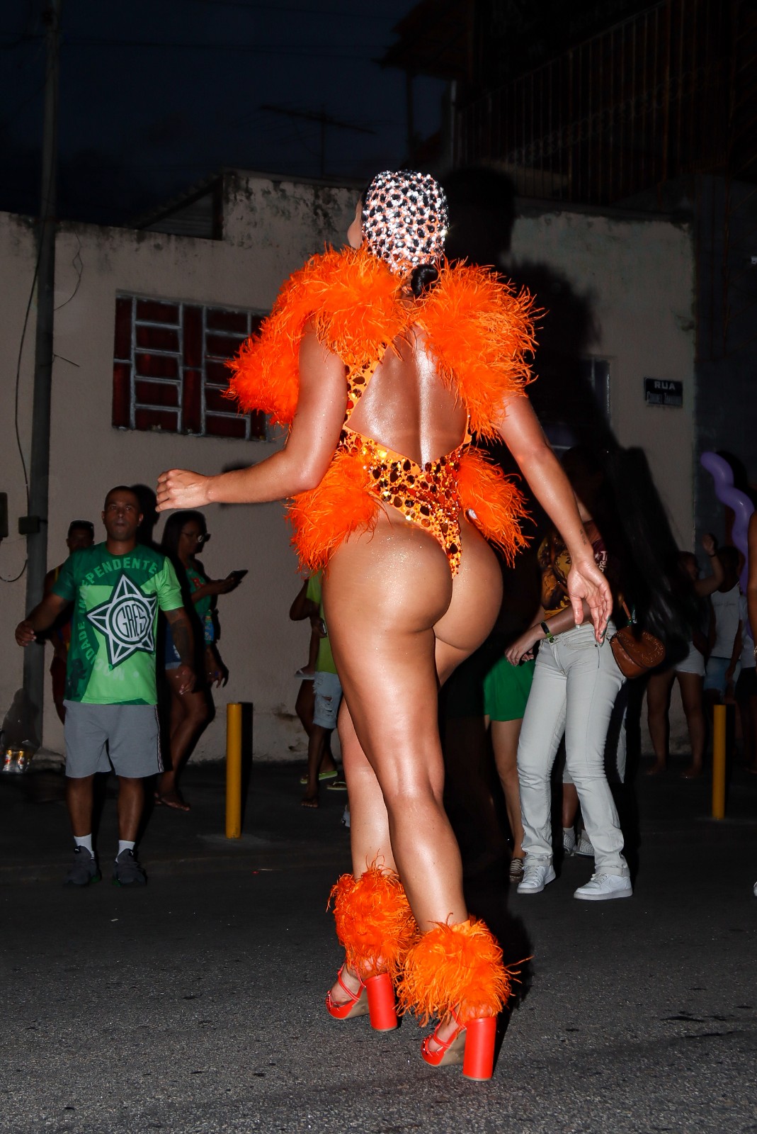 Aline Mineiro em ensaio de Carnaval