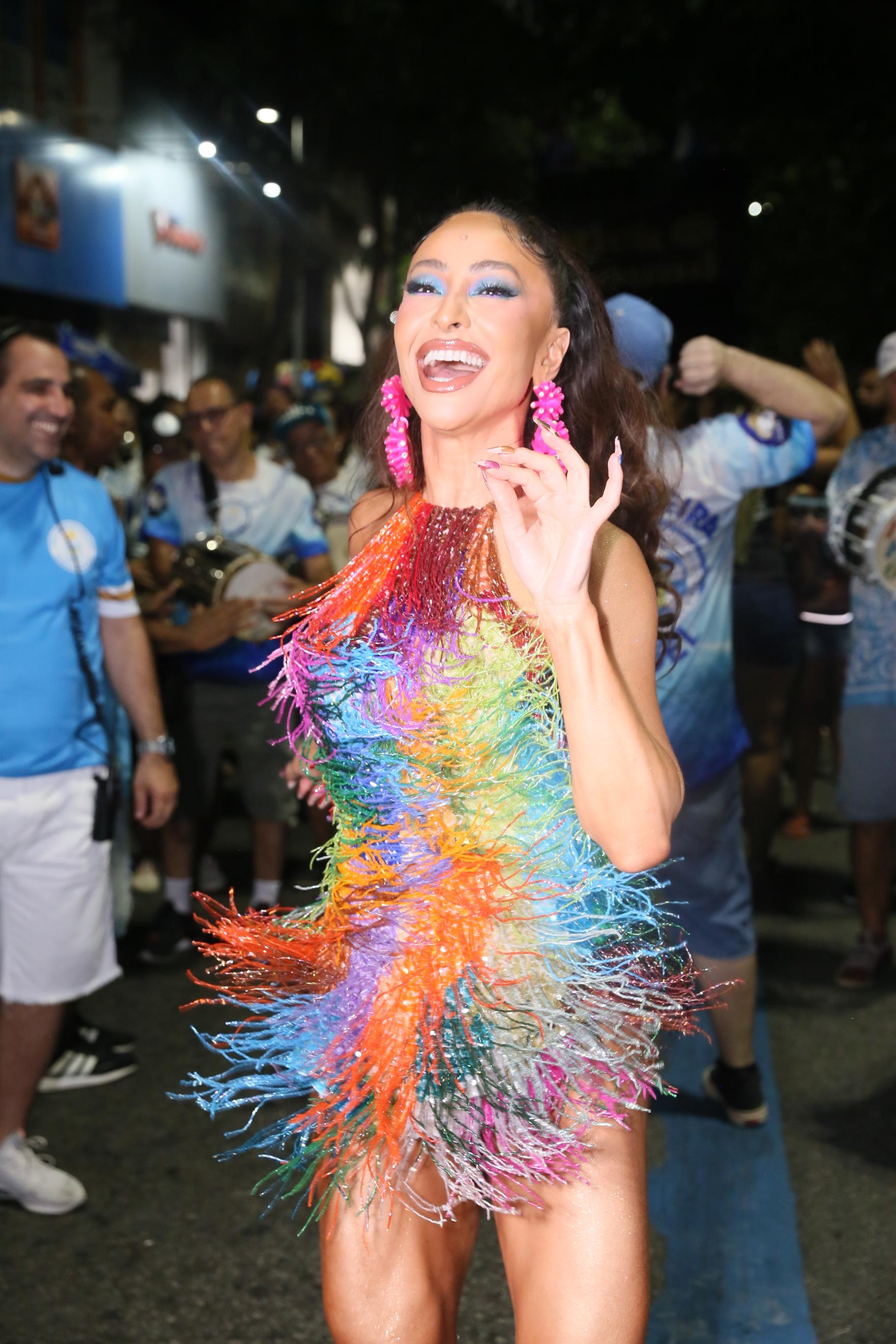 Foto de Sabrina Sato em ensaio de Carnaval