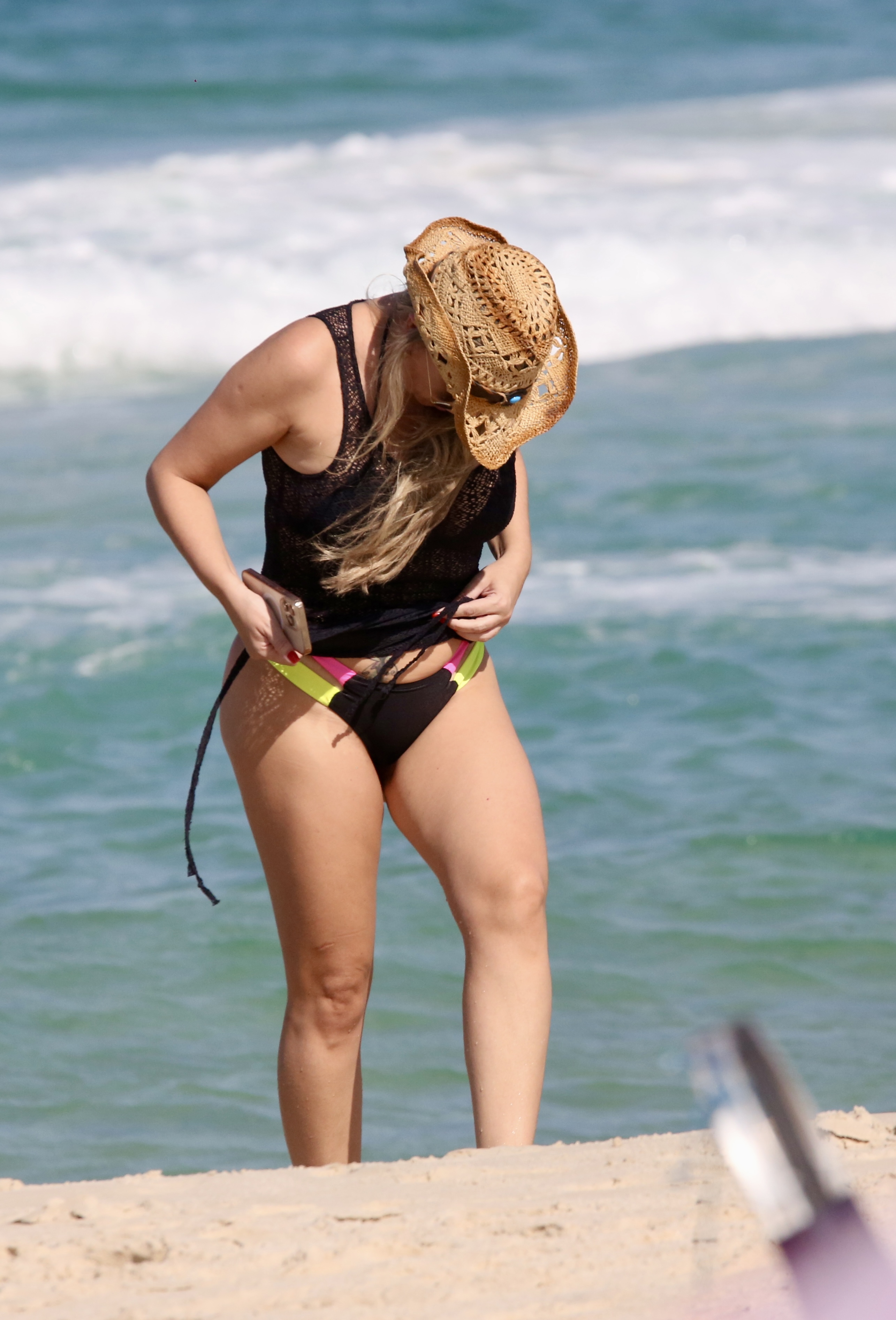 Fernanda Fiuza na praia
