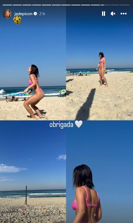 Jade Picon exibe curvas esculturais ao jogar futevôlei na praia