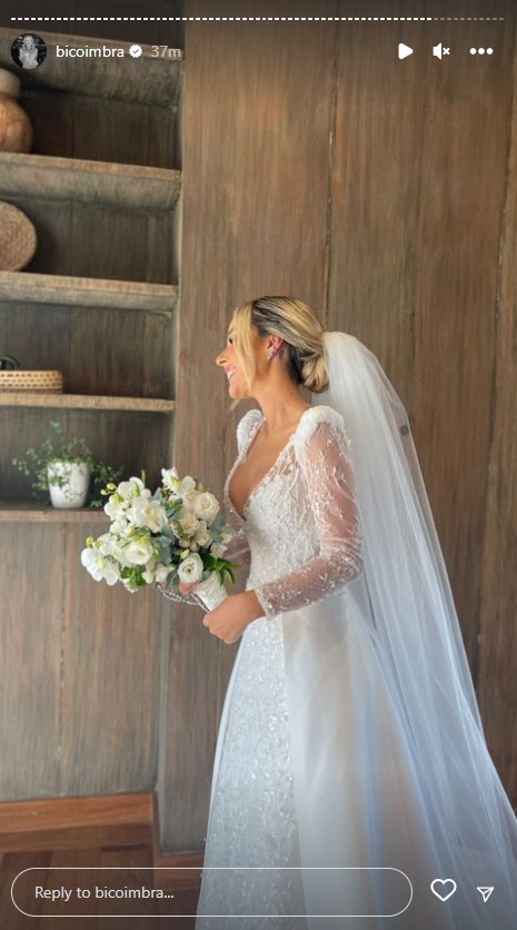 Casando com parça de Neymar, Bianca Coimbra aposta em vestidão com partes nuas