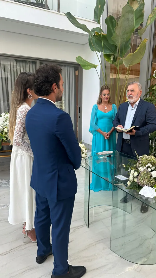 Filha do sertanejo Leandro se casa em cerimônia íntima com família