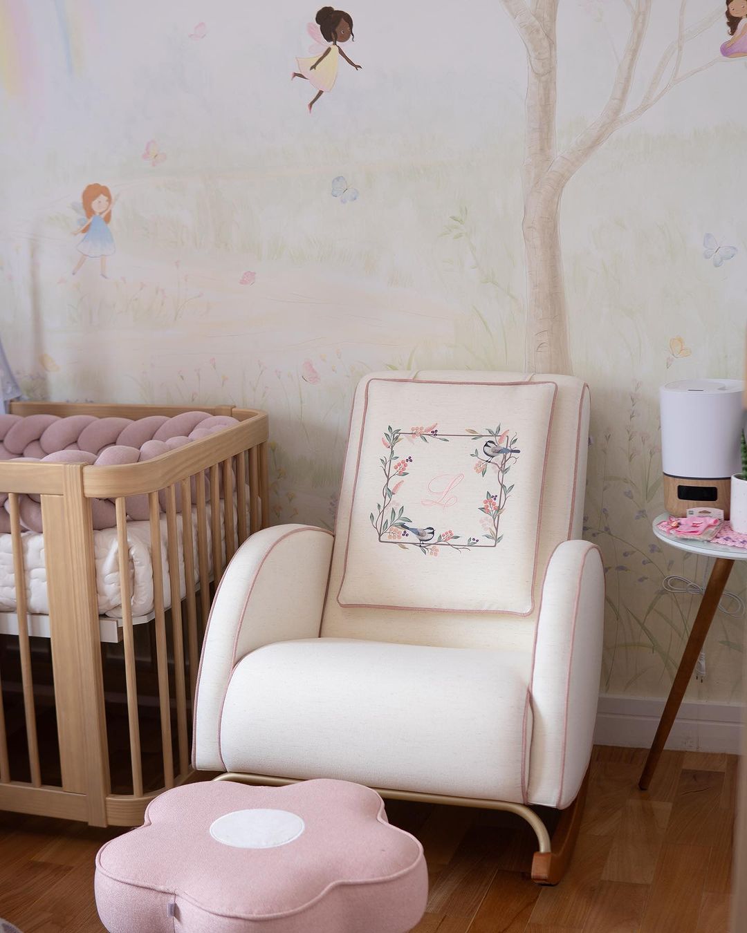 Jeniffer Nascimento mostra decoração temática do quarto da primeira filha