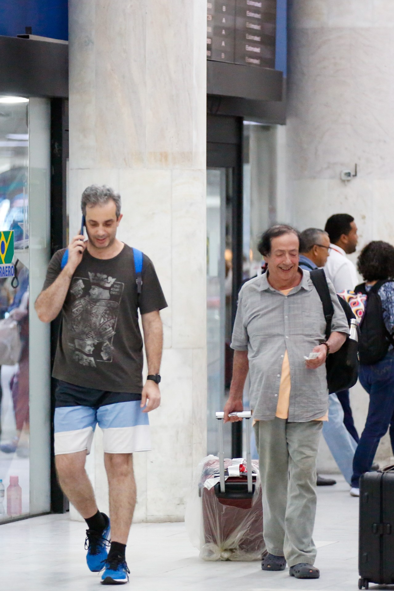 Novo amor? Marcos Oliveira é flagrado acompanhado em aeroporto no Rio