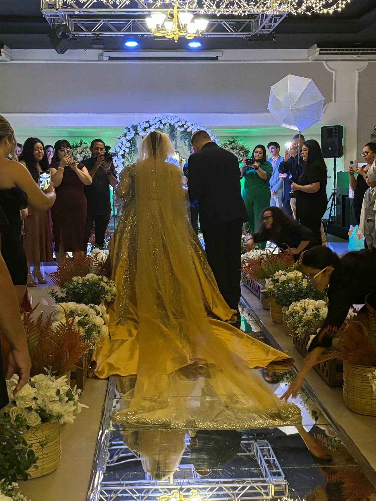 Tulla Luana, a Web Diva, realiza casamento religioso em São Paulo