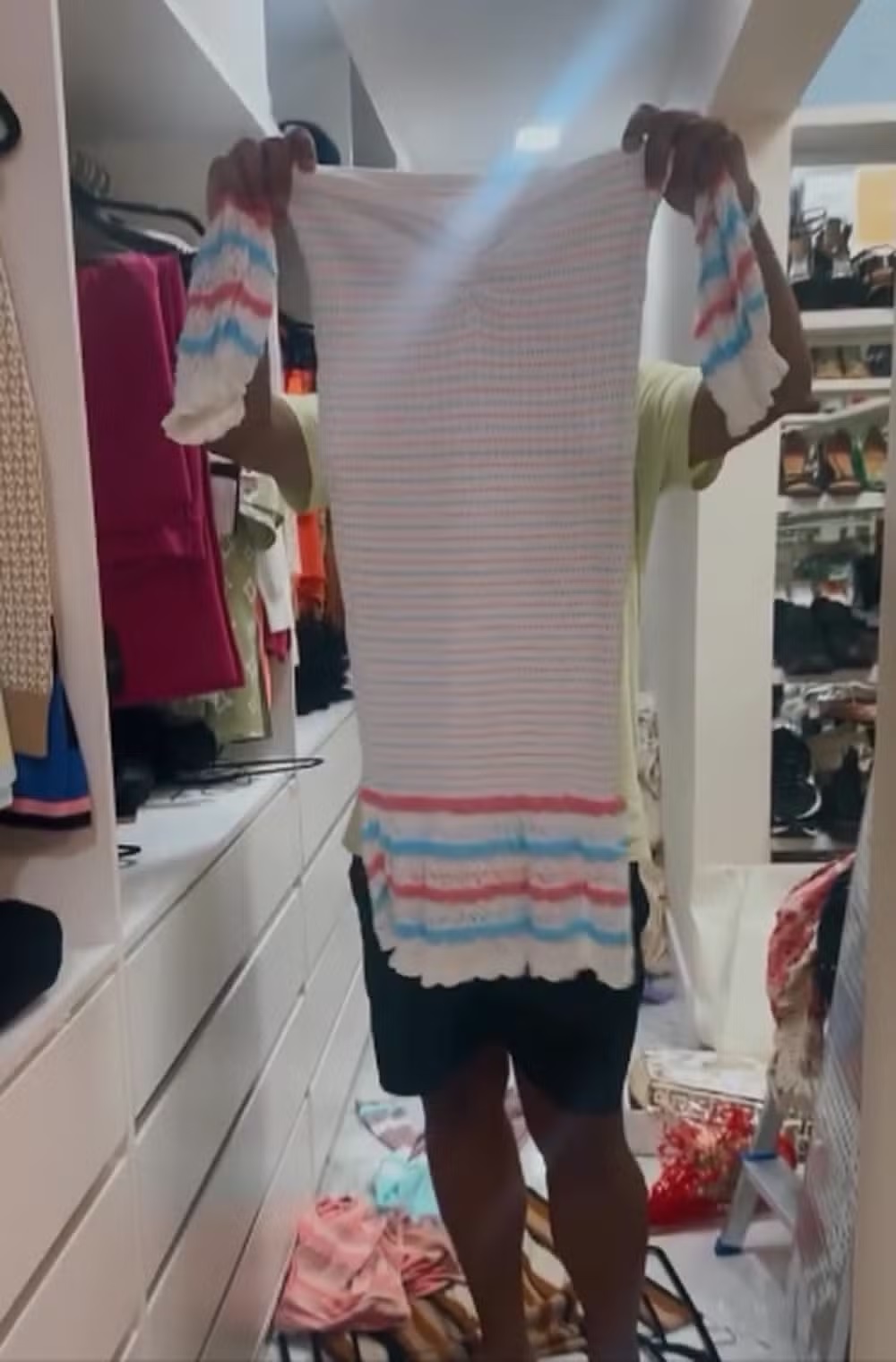 Jojo Todynho mostra roupas que comprou para o Chá Revelação: "Bebê"