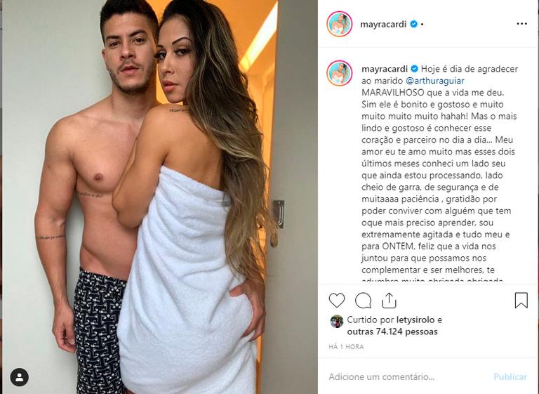 Mayra Cardi seduz de toalha e ganha mão boba de Arthur Aguiar