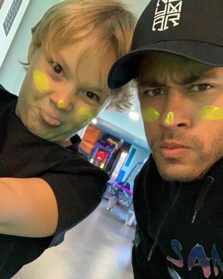 Neymar Jr. e Davi Lucca em momento de descontração