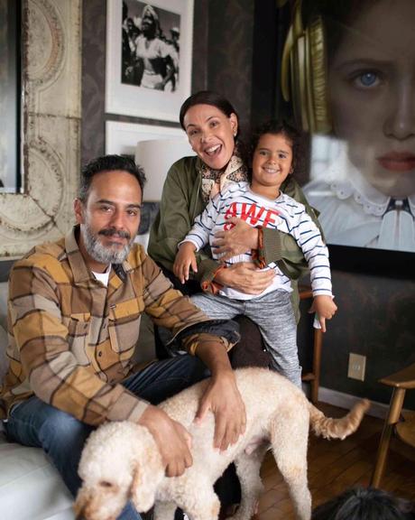 Carolina Ferraz reúne ex-marido e filha caçula para clique
