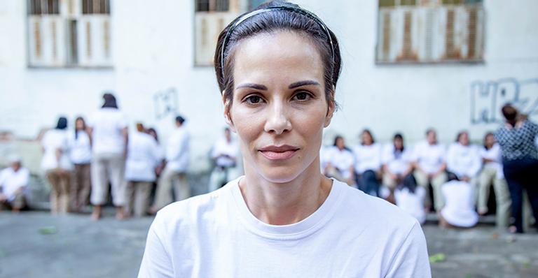 Ana Furtado surge quase sem maquiagem em gravação de A Dona do Pedaço