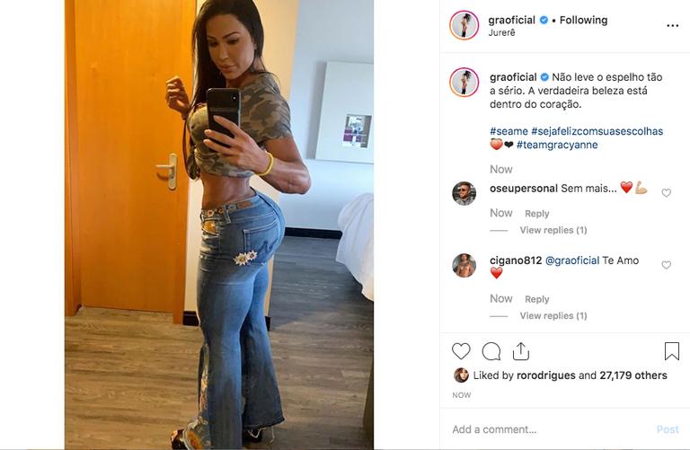 Gracyanne Barbosa exibe bumbum gigante ao usar jeans justíssimo